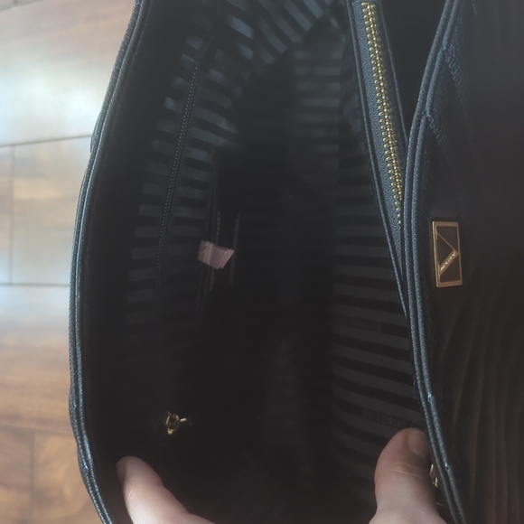 Victoria's Secret Pocketbook - Picture 5 of 13